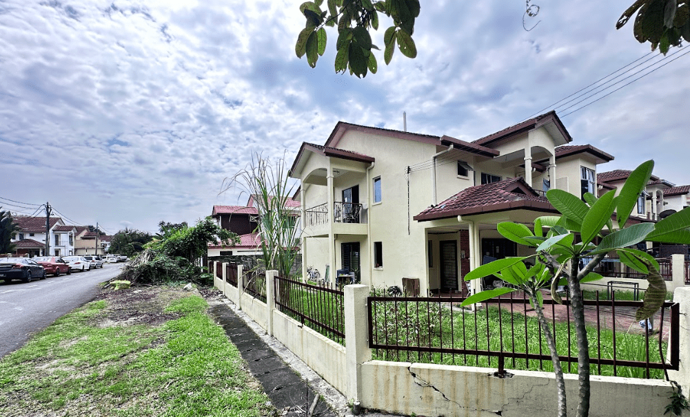 Puchong Utama Corner Terrace House for Sale - Extra Land, Value